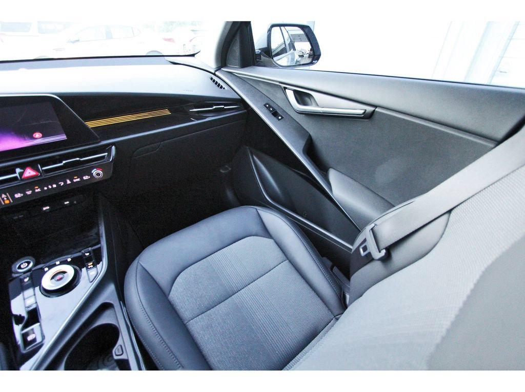 Used 2023 Kia Niro Wind FWD image 11