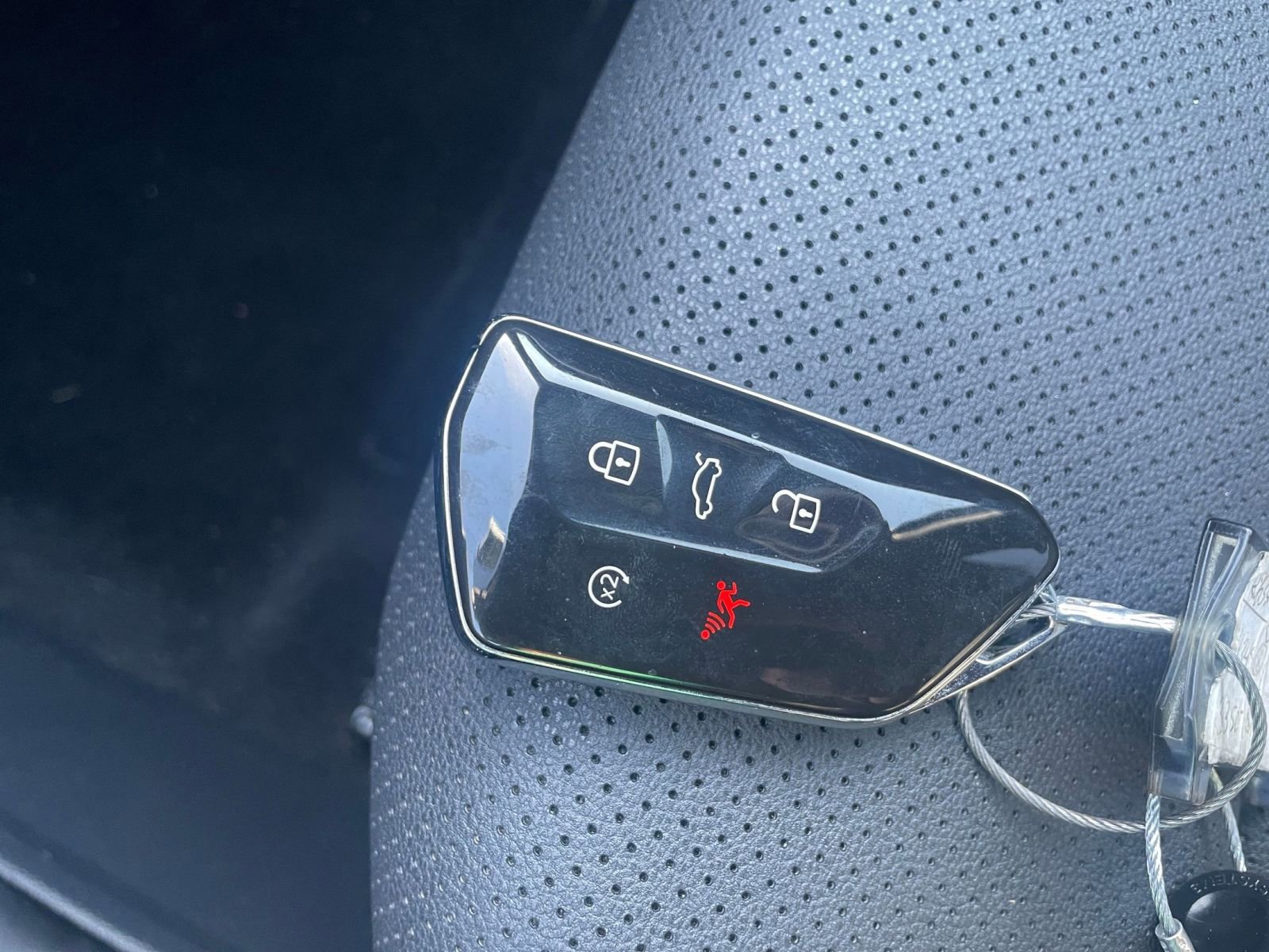 Used 2025 Volkswagen Atlas Cross Sport SE image 22