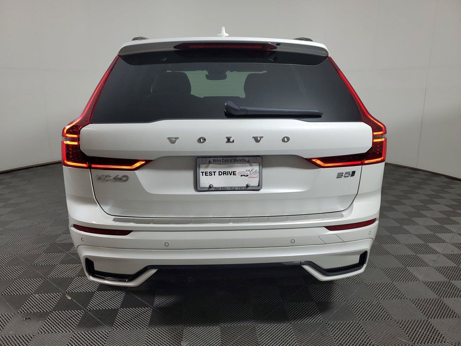 New 2027 Volvo XC60 B5 Core AWD/4WD image 5