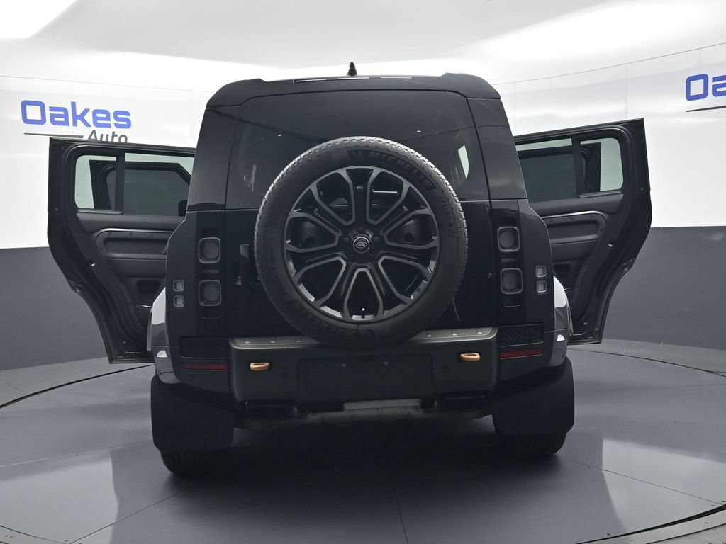 Used 2025 Land Rover Defender 110 AWD/4WD image 57