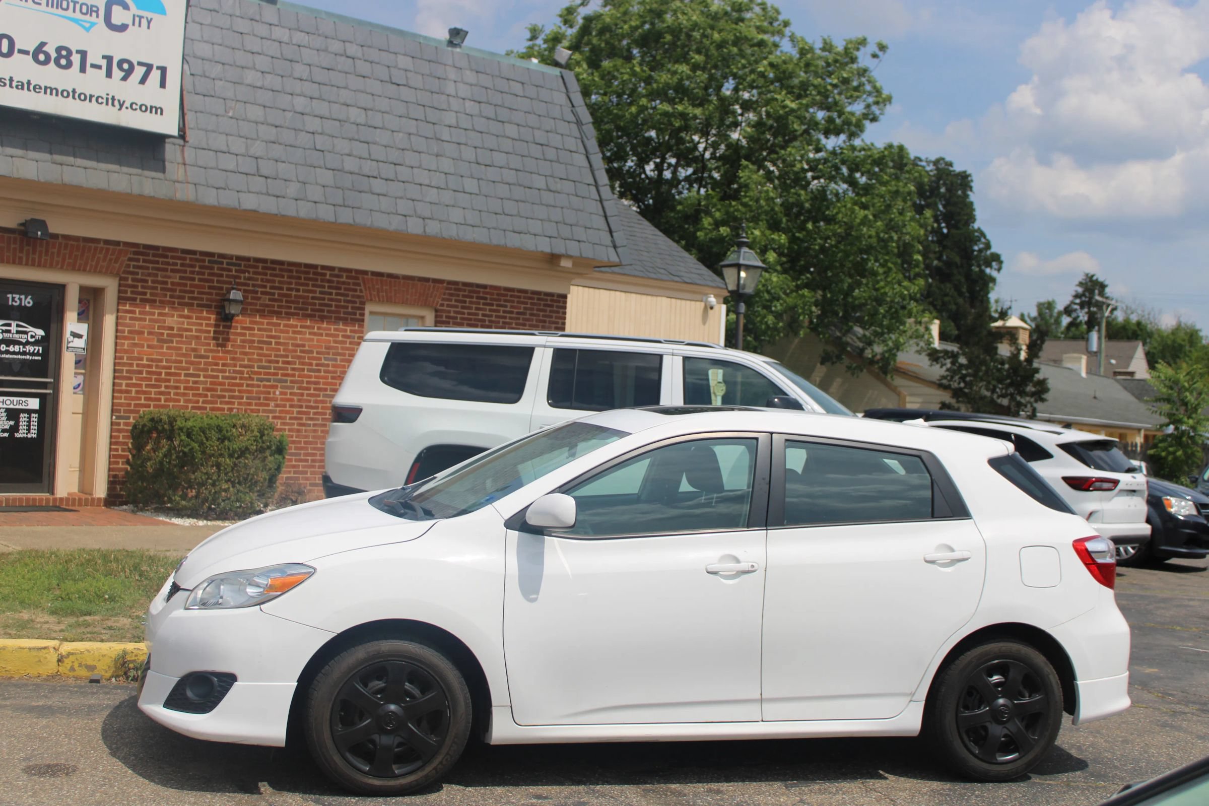 Used 2009 Toyota Matrix S w/ Preferred Accessory Pkg FWD image 2