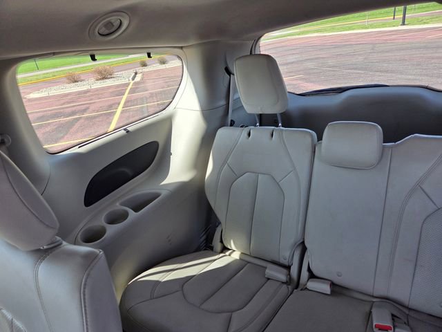Used 2018 Chrysler Pacifica Touring-L FWD image 54