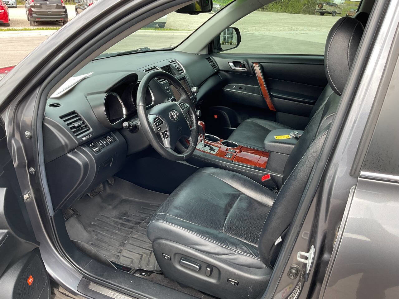 Used 2012 Toyota Highlander Limited w/ Tow Pkg AWD/4WD image 14