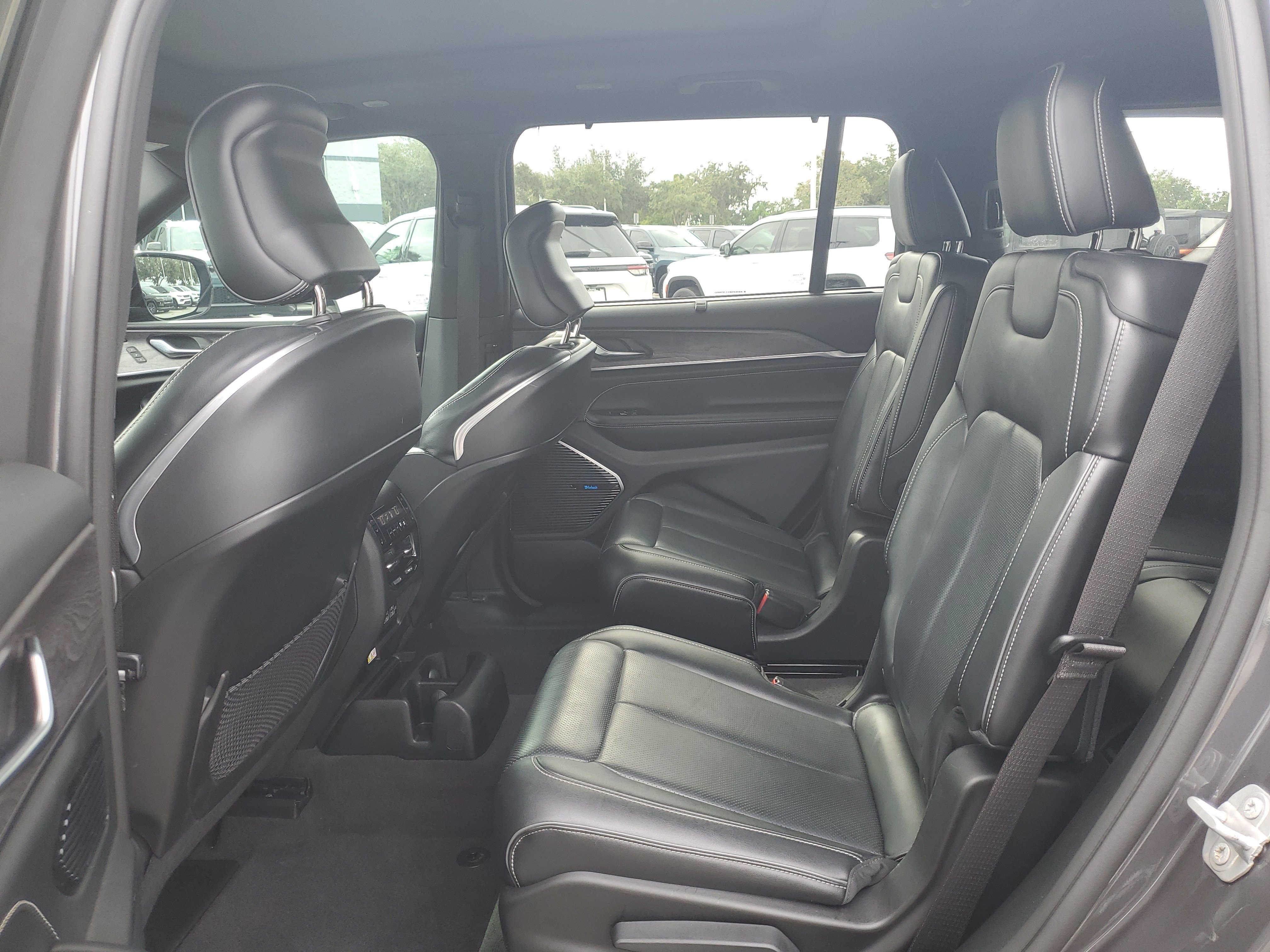 Used 2021 Jeep Grand Cherokee L Overland w/ Advanced Protech Group III AWD/4WD image 9