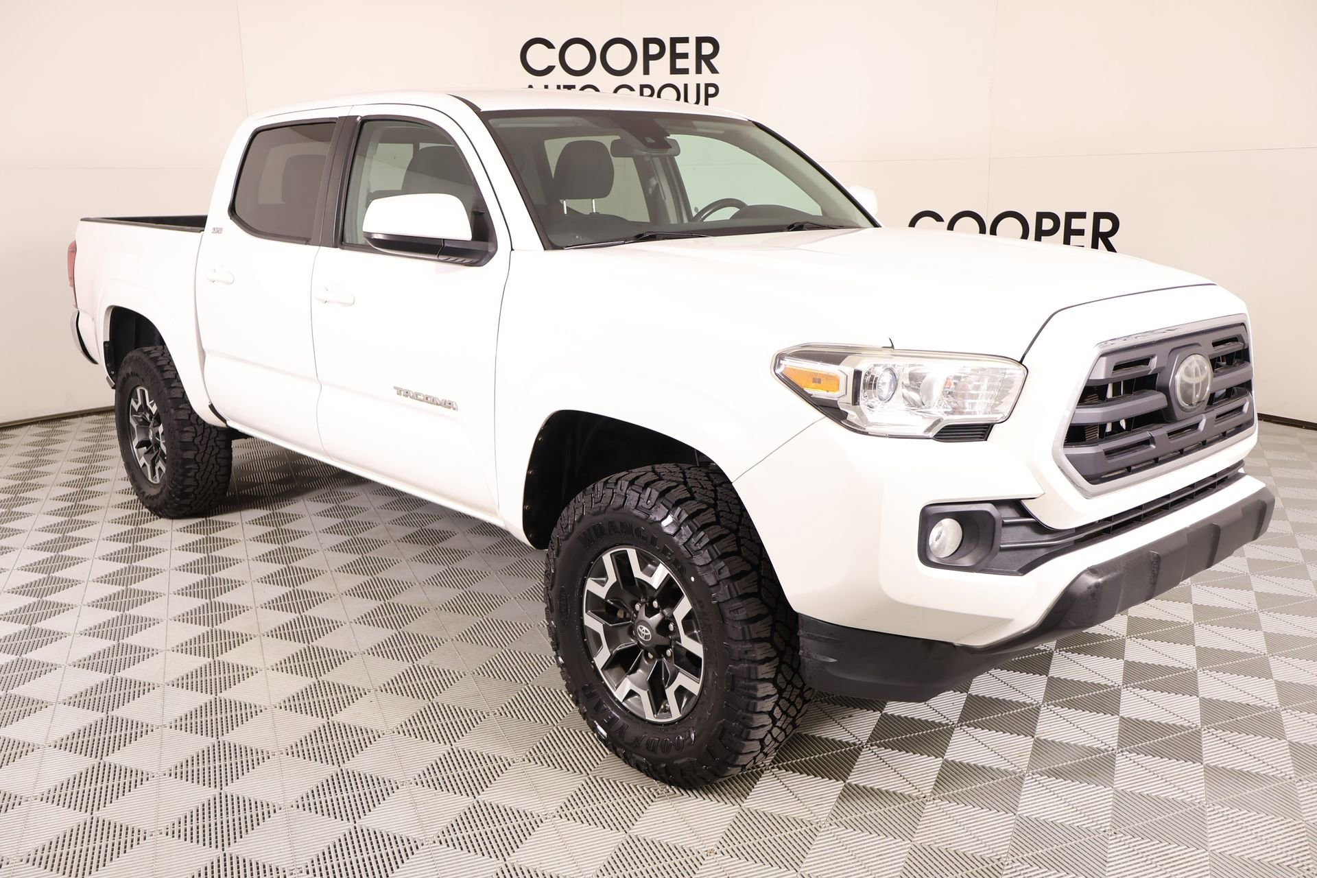 Used 2019 Toyota Tacoma SR5 image 1