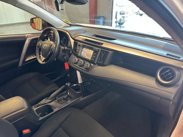 Used 2018 Toyota RAV4 LE w/ Carpet Mat Package FWD image 17
