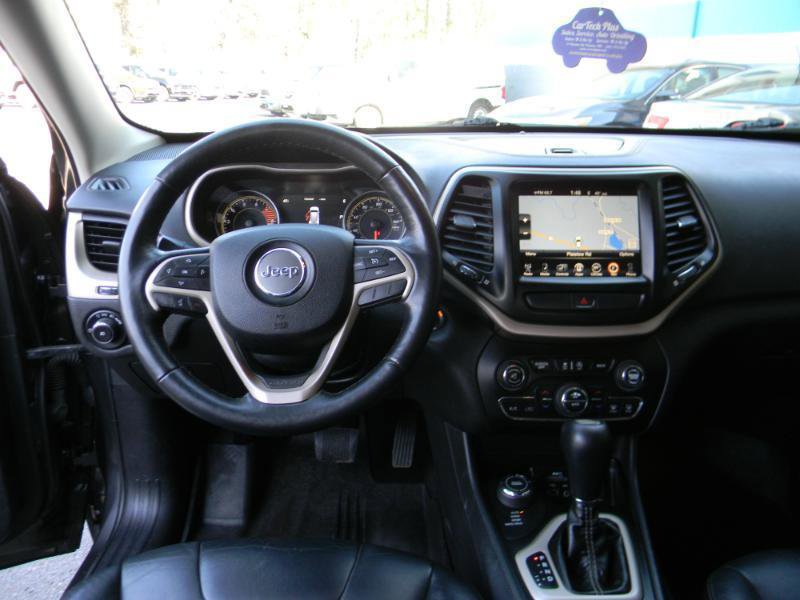 Used 2016 Jeep Cherokee Limited image 18