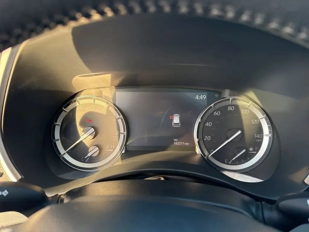 Used 2022 Toyota Highlander XLE FWD image 16