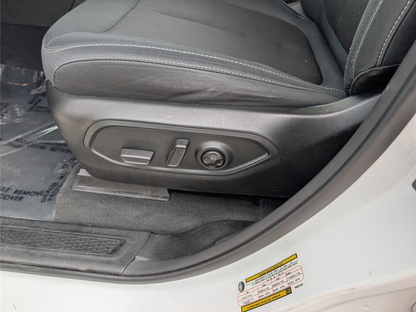 Used 2023 Jeep Grand Cherokee L Laredo RWD image 21