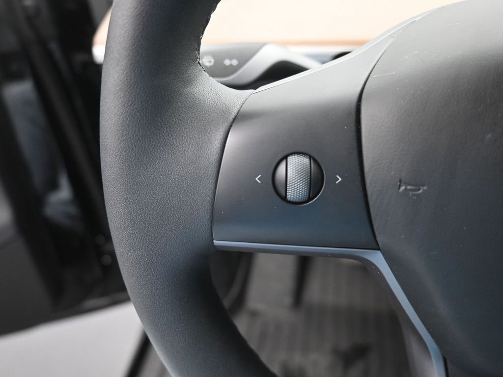 Used 2024 Tesla Model Y Long Range image 6