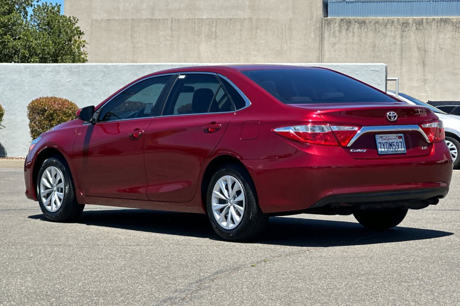 Used 2017 Toyota Camry LE FWD image 7