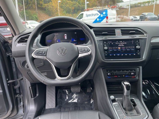 Used 2024 Volkswagen Tiguan SE image 17