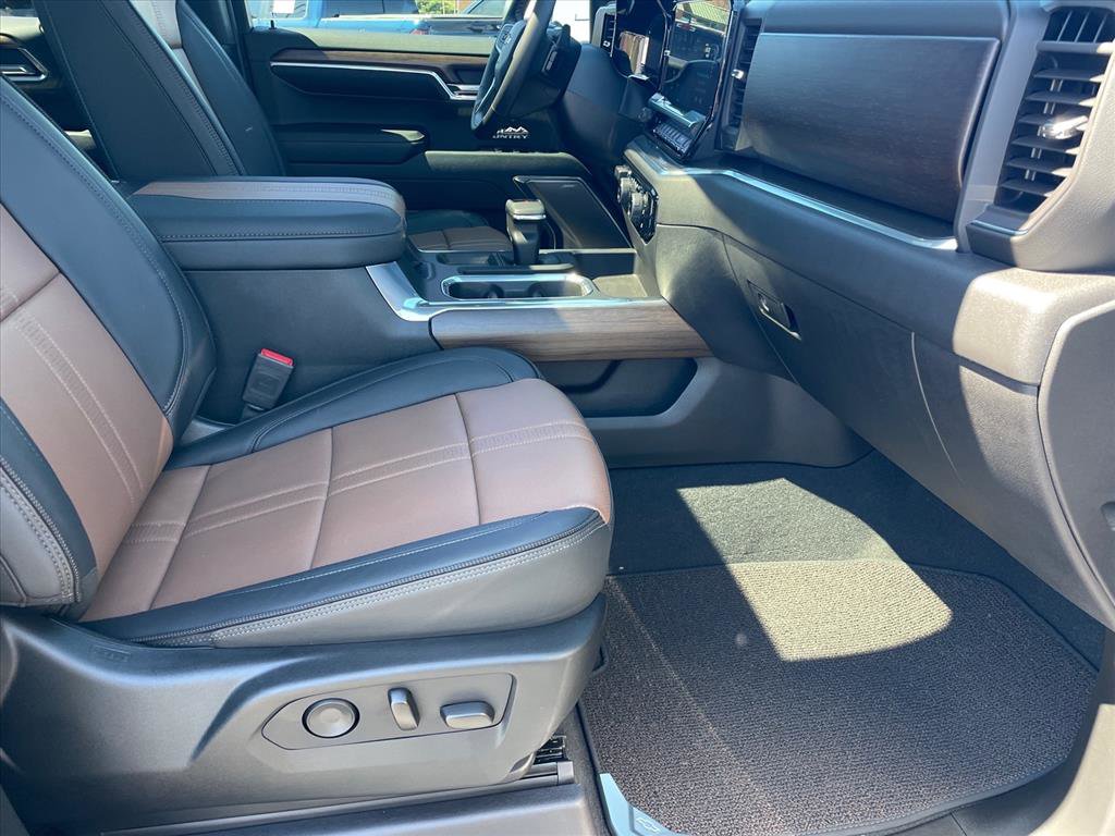 Used 2024 Chevrolet Silverado 1500 High Country w/ Technology Package image 27