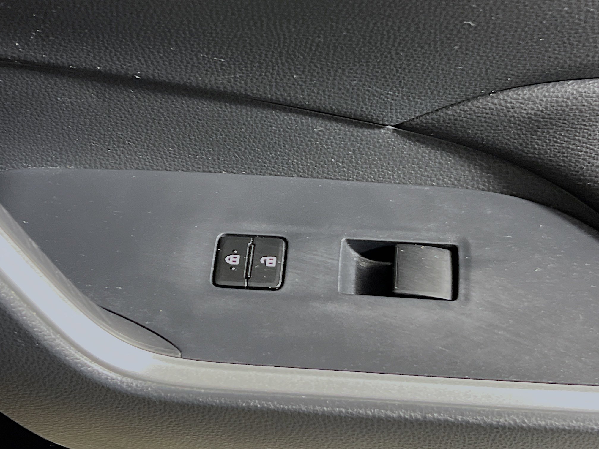 Used 2020 Toyota RAV4 XLE w/ Convenience Package image 32