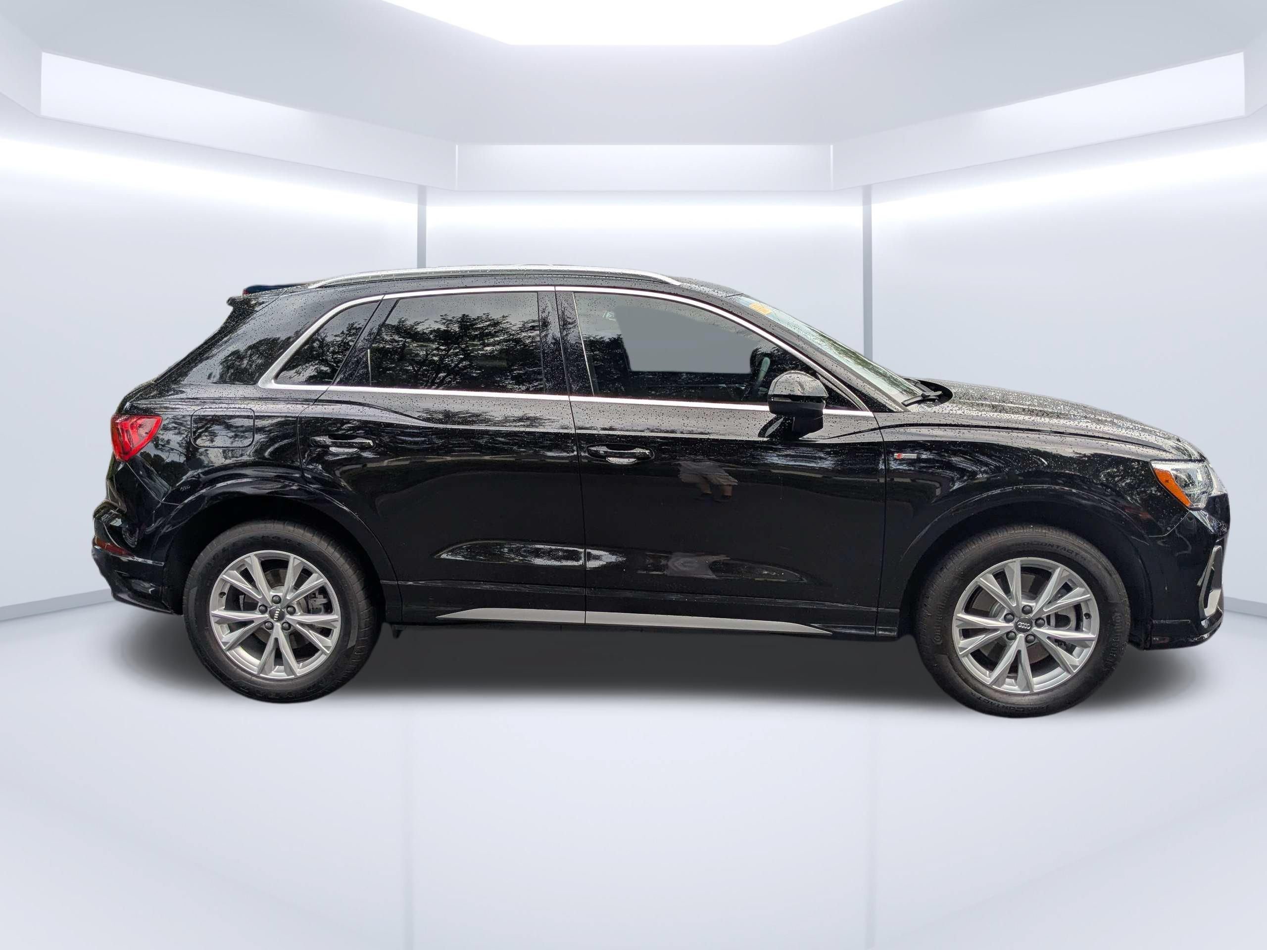 Certified 2021 Audi Q3 2.0T Premium w/ Convenience Package AWD/4WD image 3