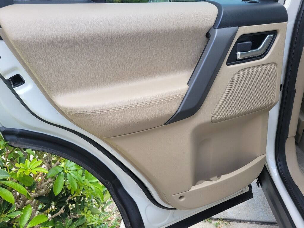 Used 2009 Land Rover LR2 HSE image 25