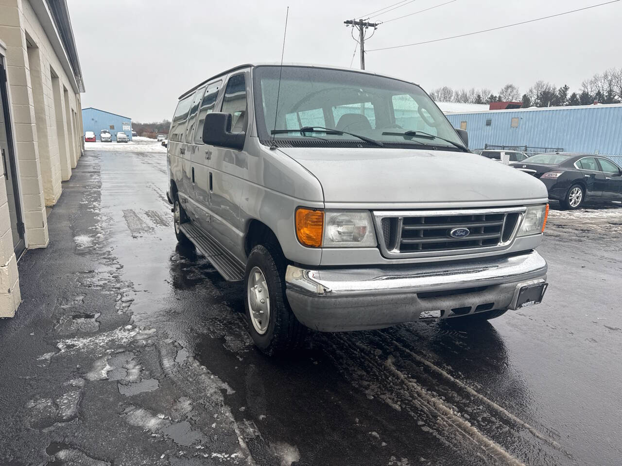 Used 2007 Ford E-150 and Econoline 150 Wagon RWD image 4