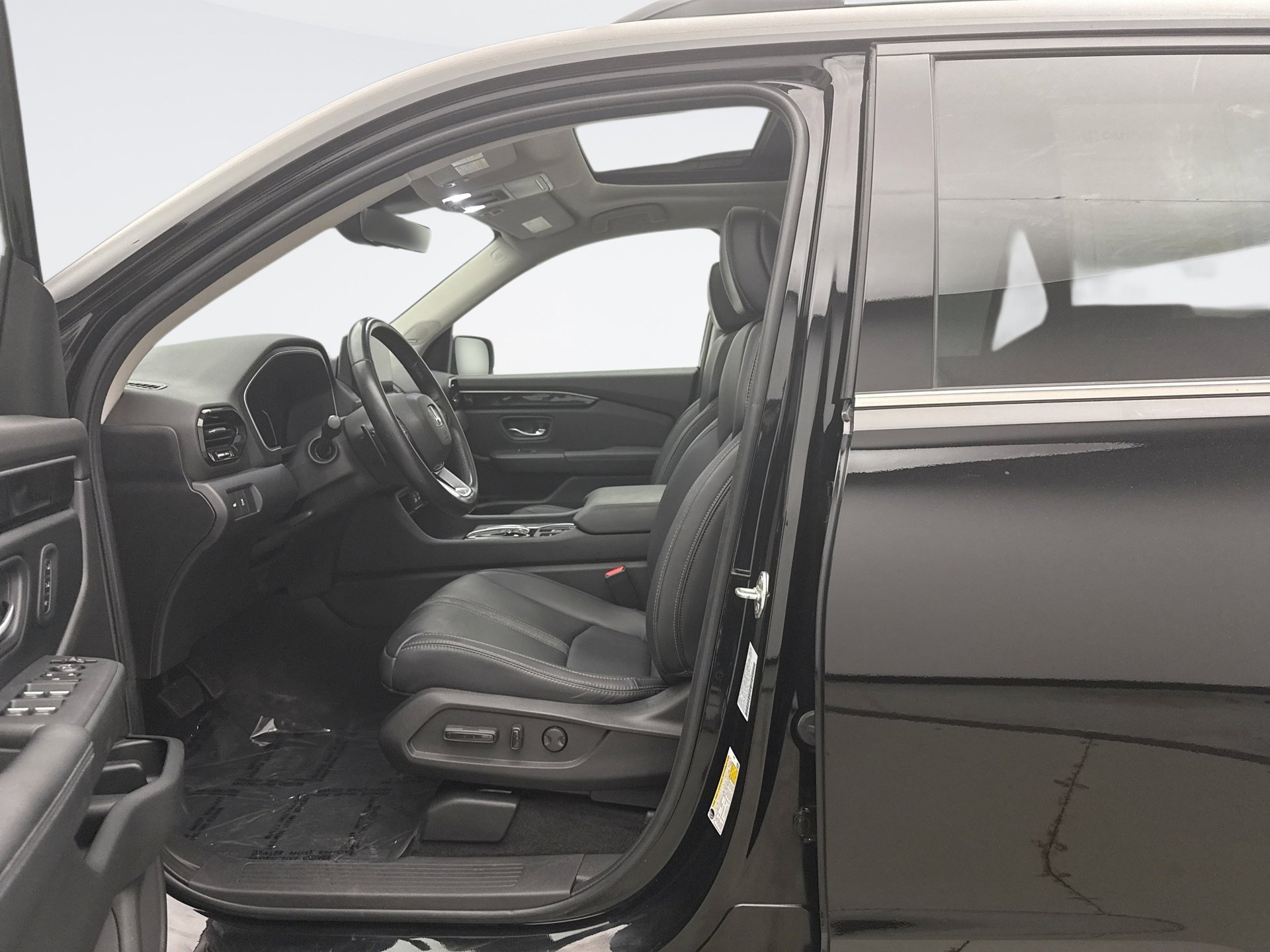 Used 2023 Honda Pilot Touring image 11
