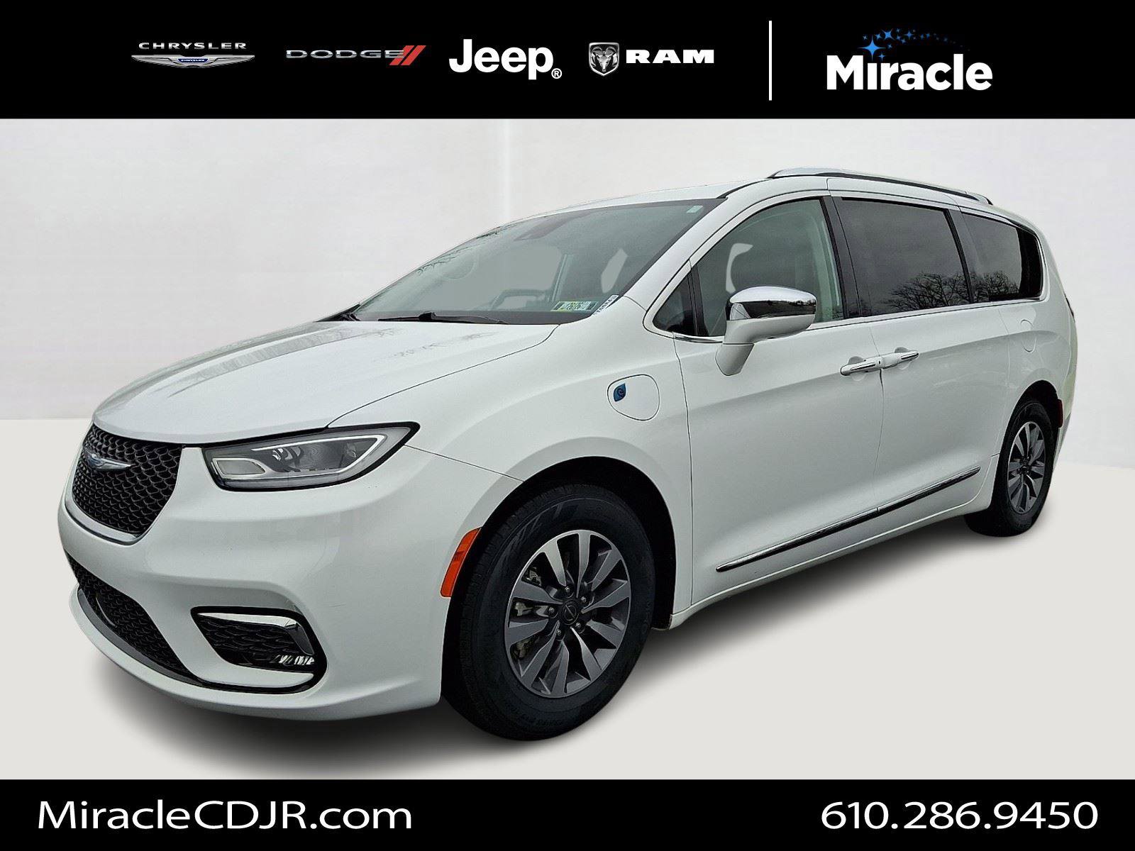 Certified 2021 Chrysler Pacifica Limited image 3