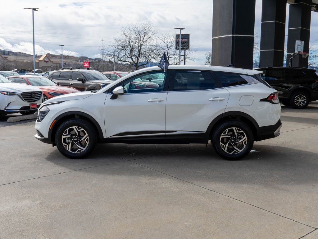 Certified 2025 Kia Sportage LX image 4