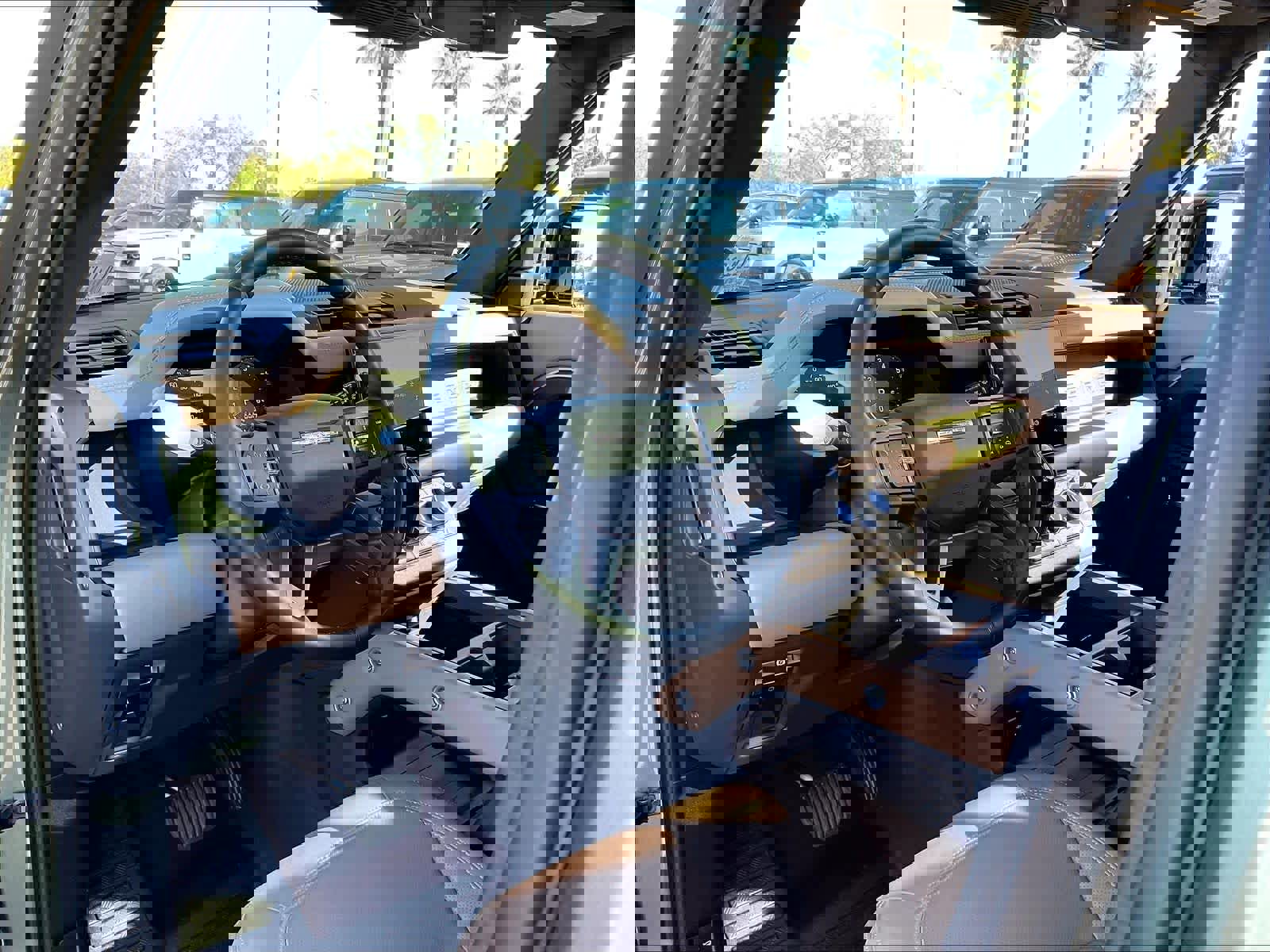 Used 2025 Land Rover Defender 110 X-Dynamic SE image 15