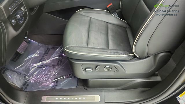 Used 2025 Cadillac Escalade Sport w/ Touring Package AWD/4WD image 39