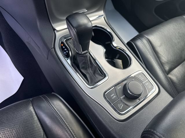 Used 2020 Jeep Grand Cherokee Overland AWD/4WD image 24