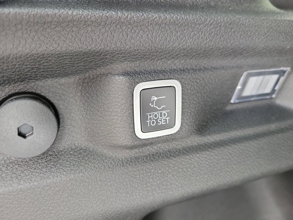 New 2025 Jeep Grand Cherokee L Limited w/ Luxury Tech Group II AWD/4WD image 8