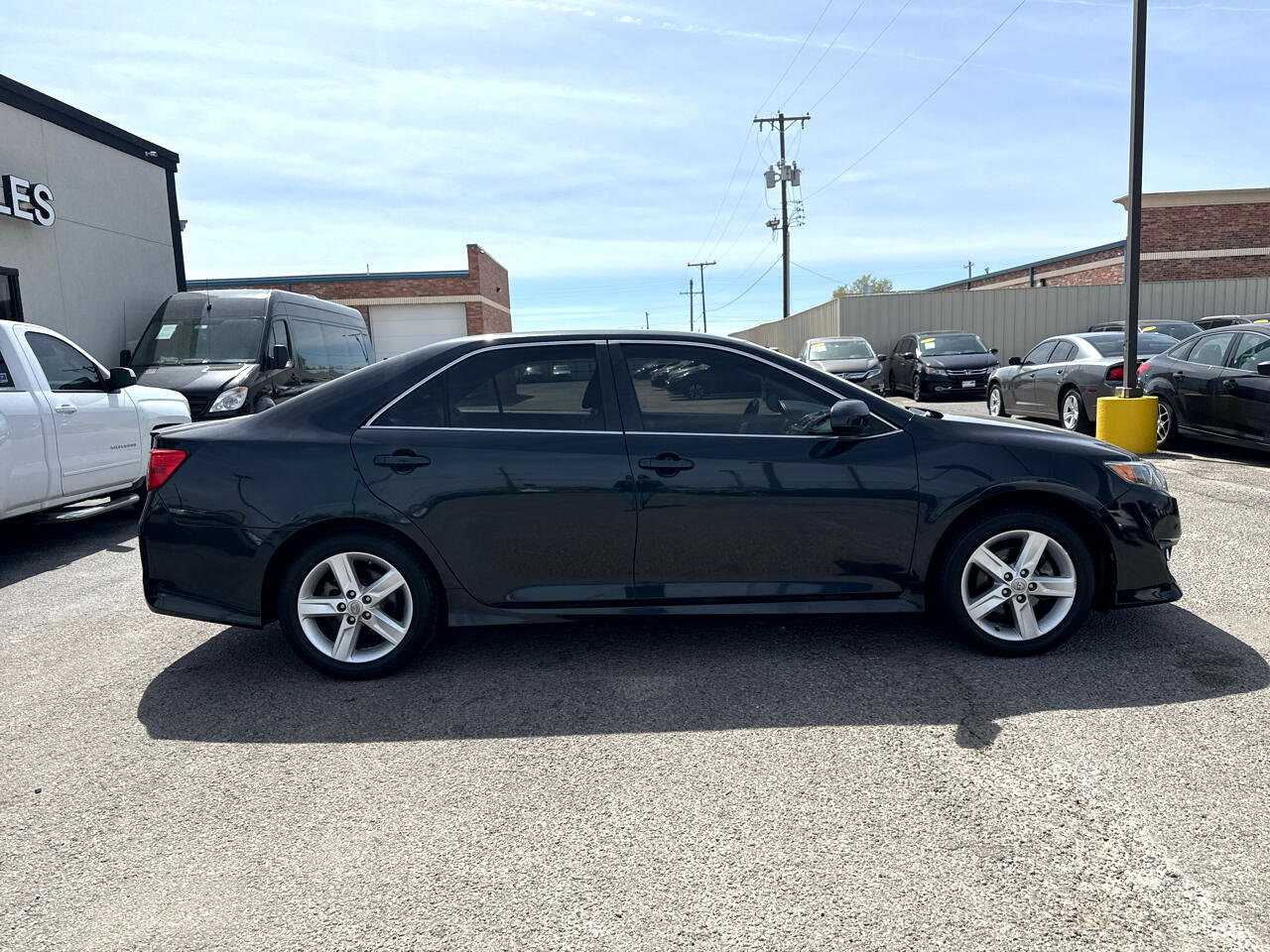 Used 2014 Toyota Camry SE image 5