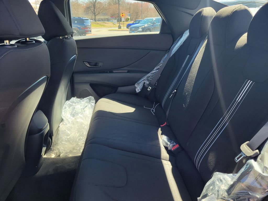 Certified 2025 Hyundai Elantra SEL image 28