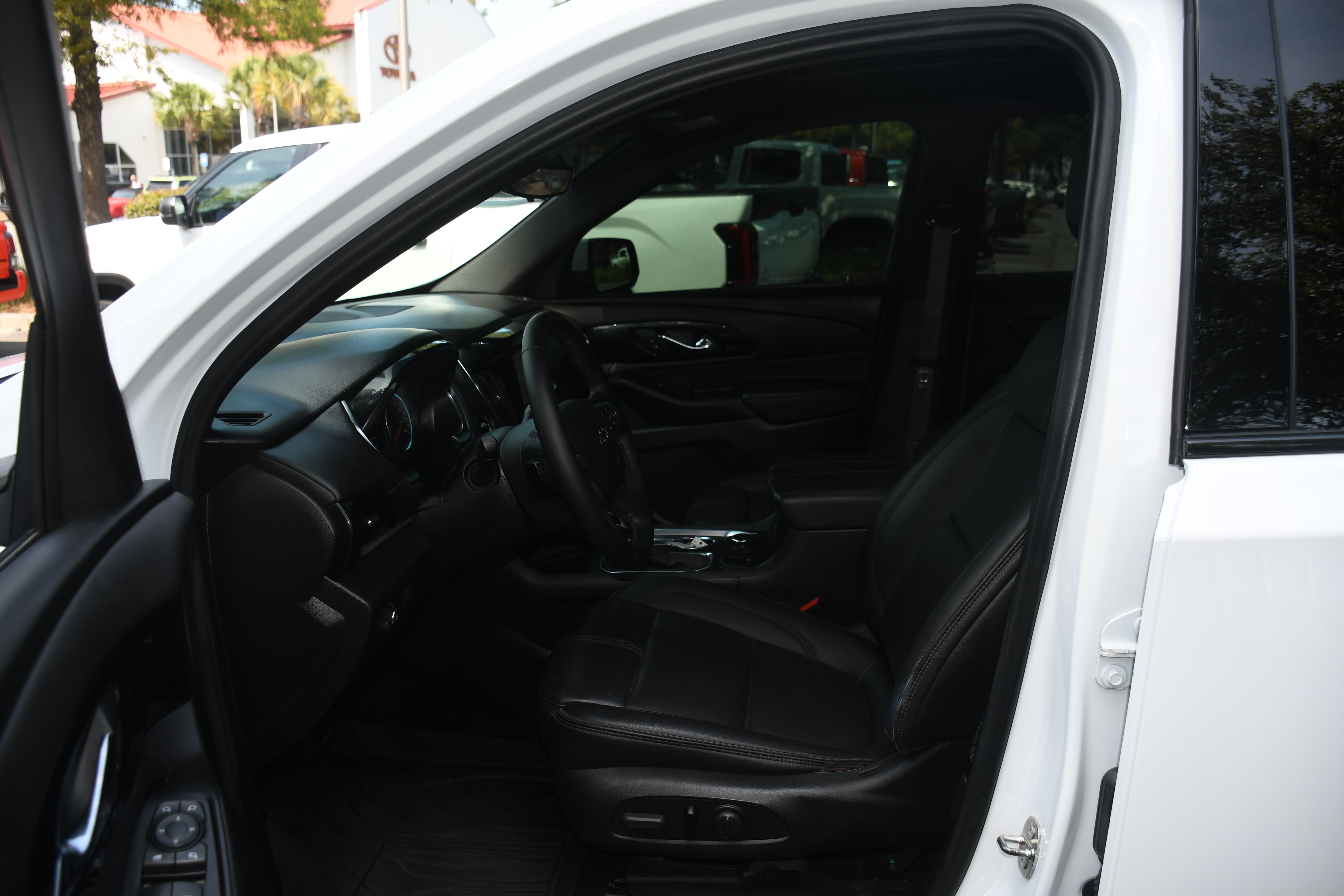 Used 2023 Chevrolet Traverse RS w/ LPO, Floor Liner Package AWD/4WD image 8