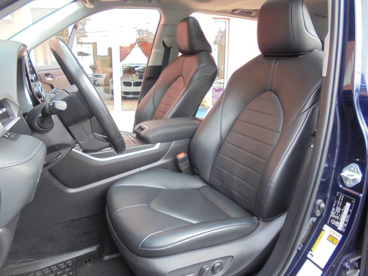 Used 2021 Toyota Highlander XLE AWD/4WD image 9