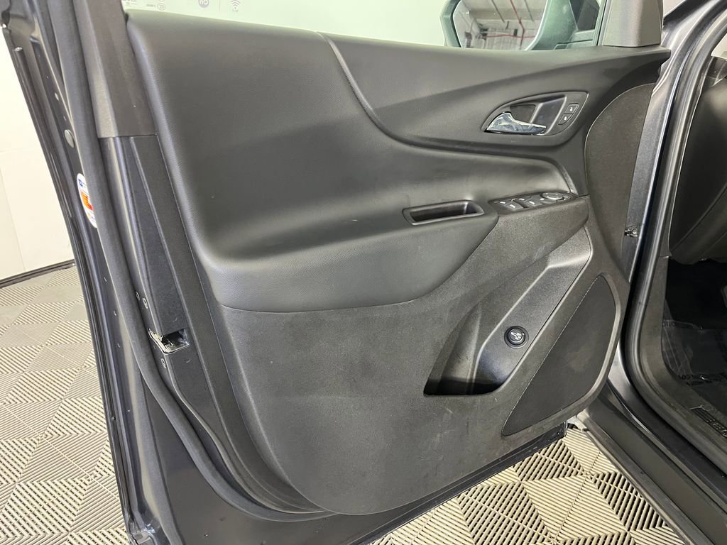Used 2022 Chevrolet Equinox LT w/ Driver Convenience Package image 10