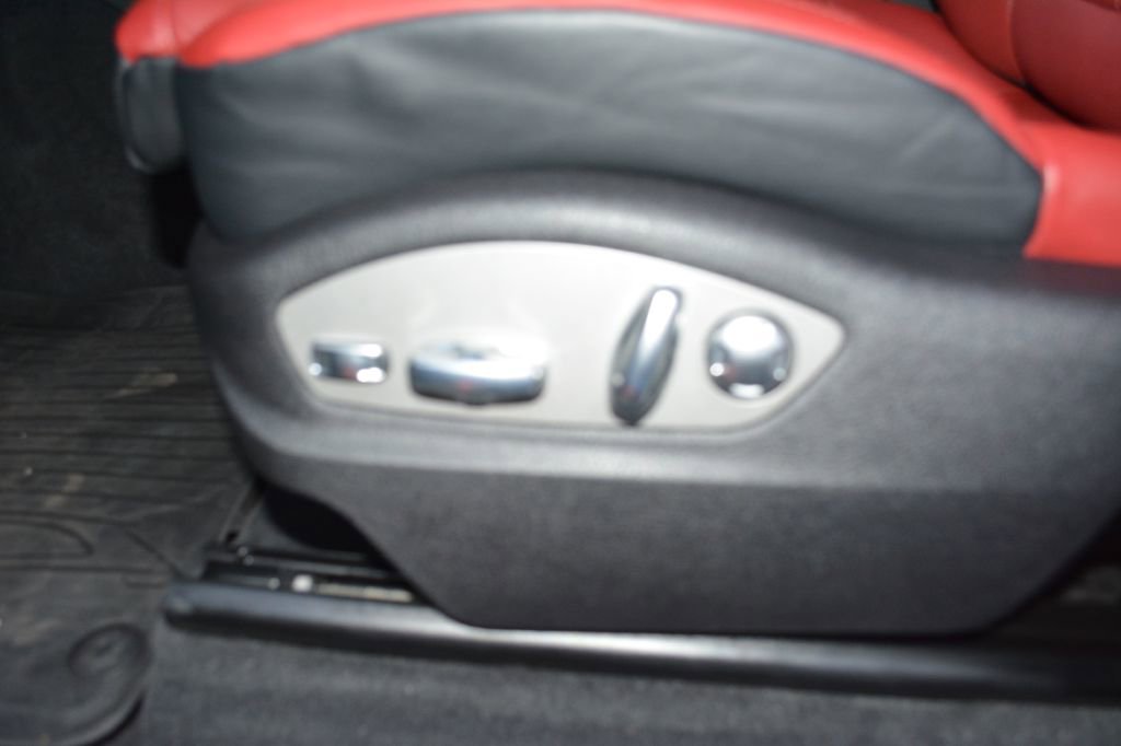 Used 2025 Porsche Macan Turbo image 14