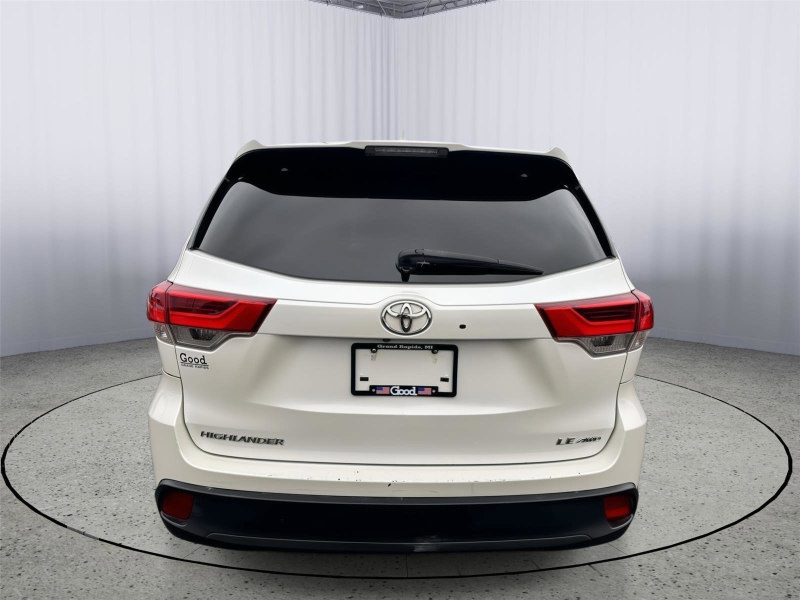 Used 2018 Toyota Highlander Plus AWD/4WD image 5