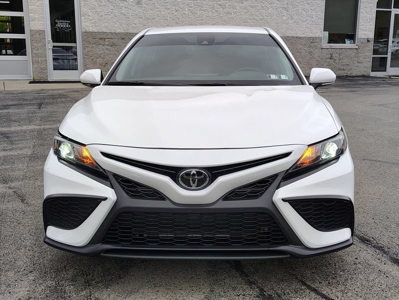Used 2024 Toyota Camry SE FWD image 3