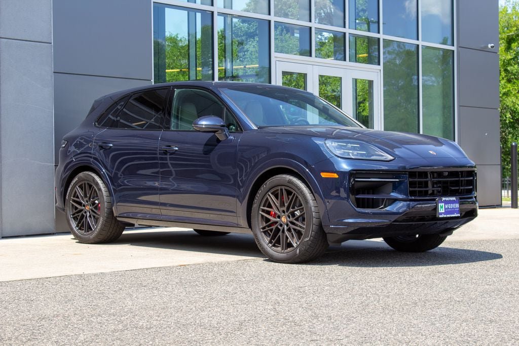 Used 2026 Porsche Cayenne GTS AWD/4WD image 3