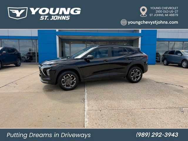 Used 2025 Chevrolet Trax LT w/ Driver Confidence Package FWD image 4