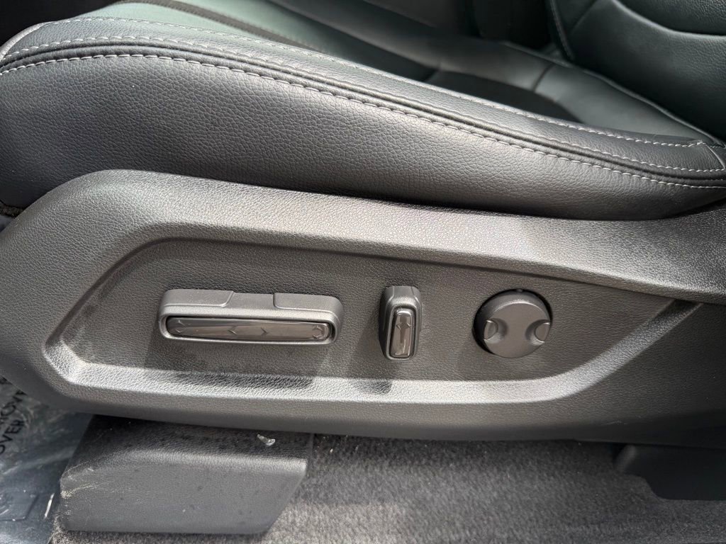 Certified 2025 Honda Pilot Touring image 18