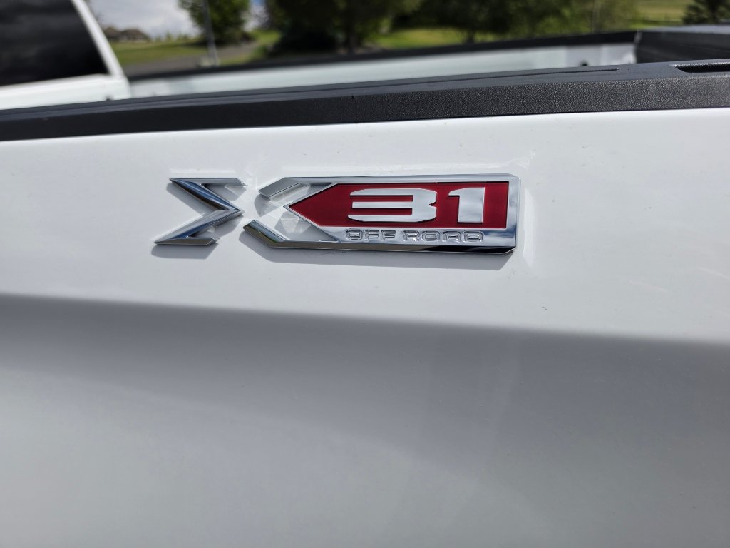 Used 2024 GMC Sierra 1500 SLE w/ X31 Off-Road Package AWD/4WD image 9