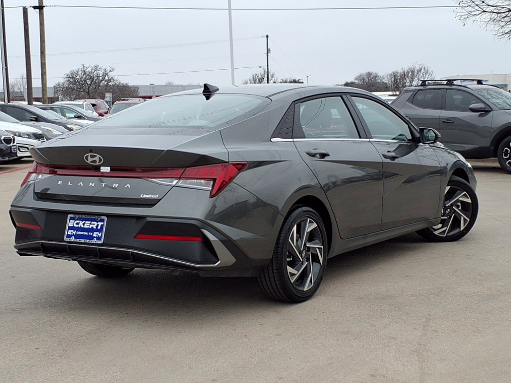 Certified 2025 Hyundai Elantra Limited image 2
