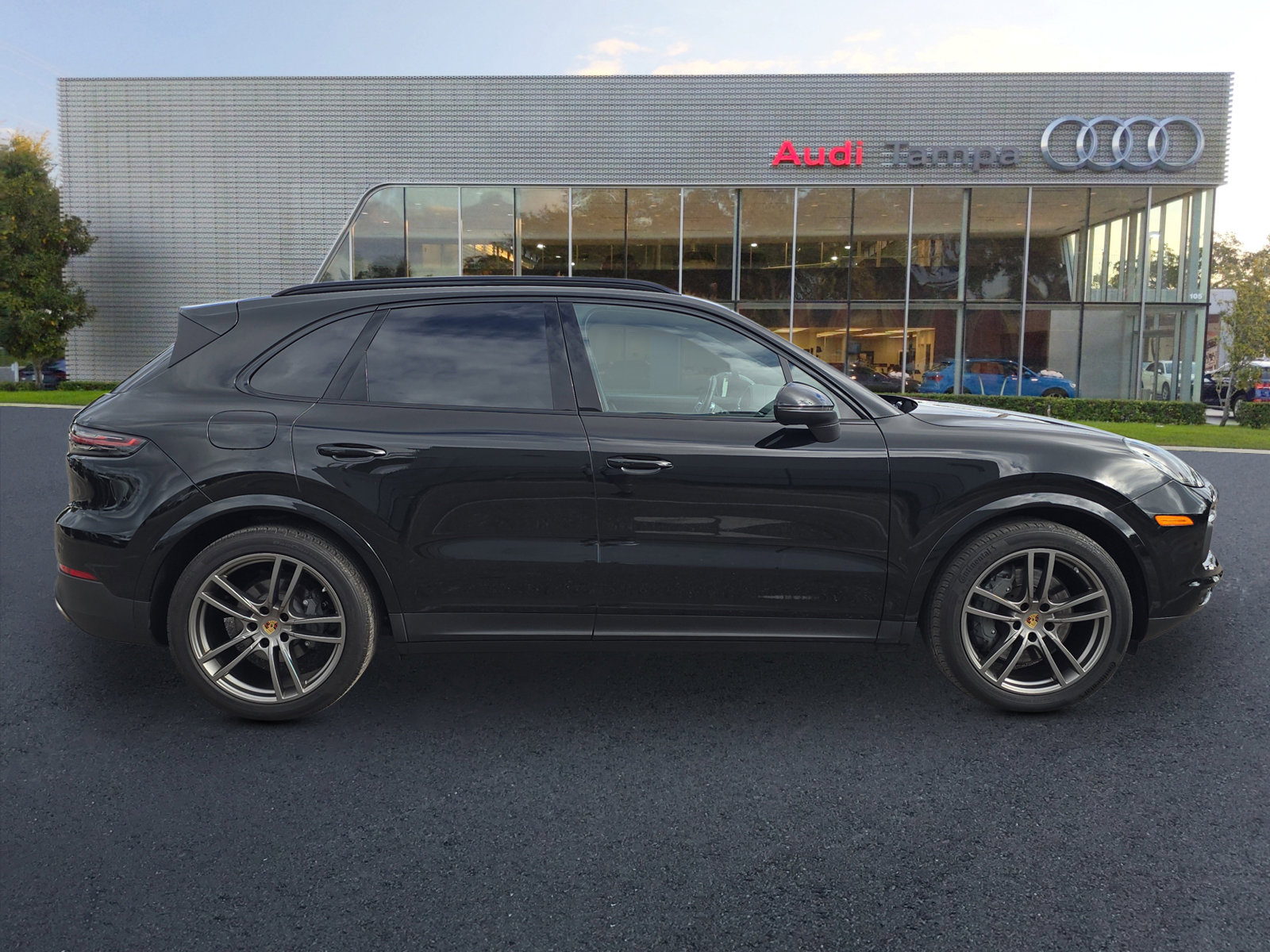 Used 2023 Porsche Cayenne S Platinum image 3