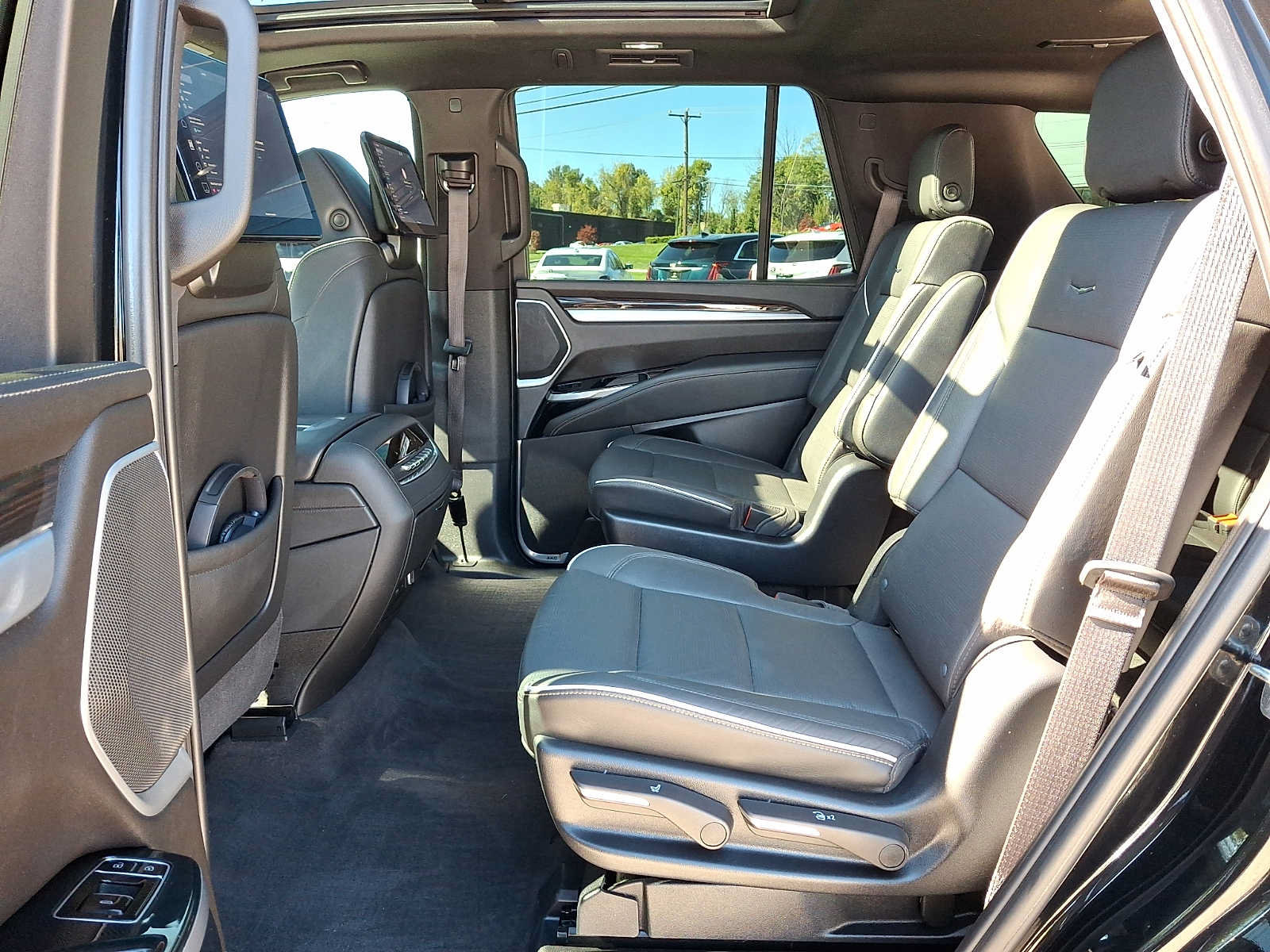 Certified 2025 Cadillac Escalade Premium Luxury w/ Touring Package AWD/4WD image 22