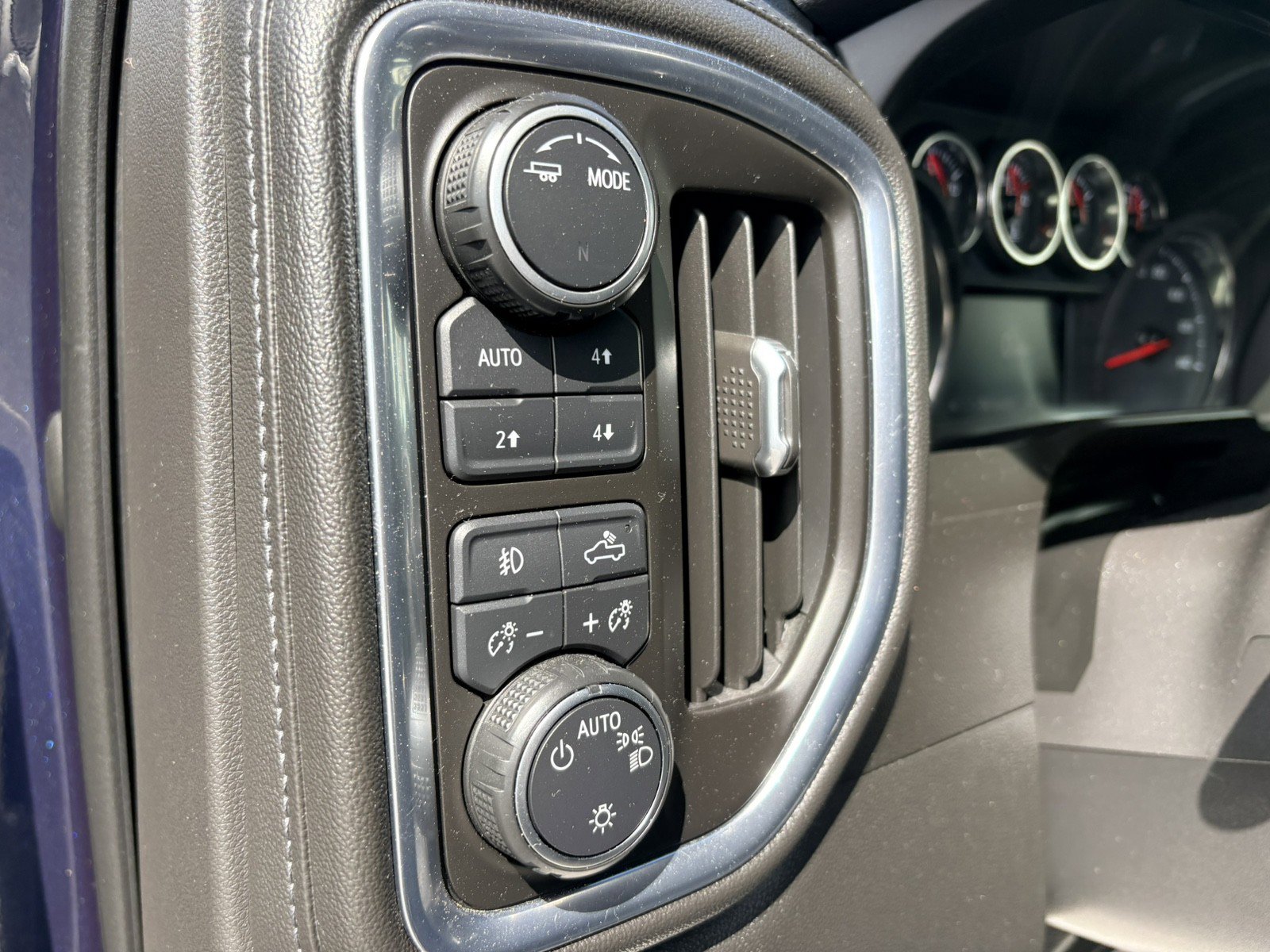 Used 2020 Chevrolet Silverado 1500 RST AWD/4WD image 17