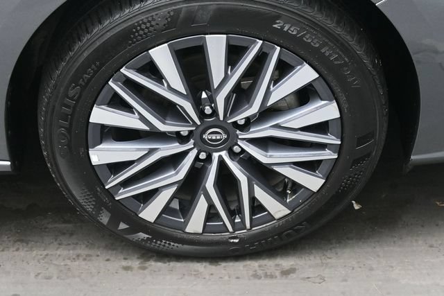 Used 2025 Nissan Altima 2.5 SV AWD/4WD image 46