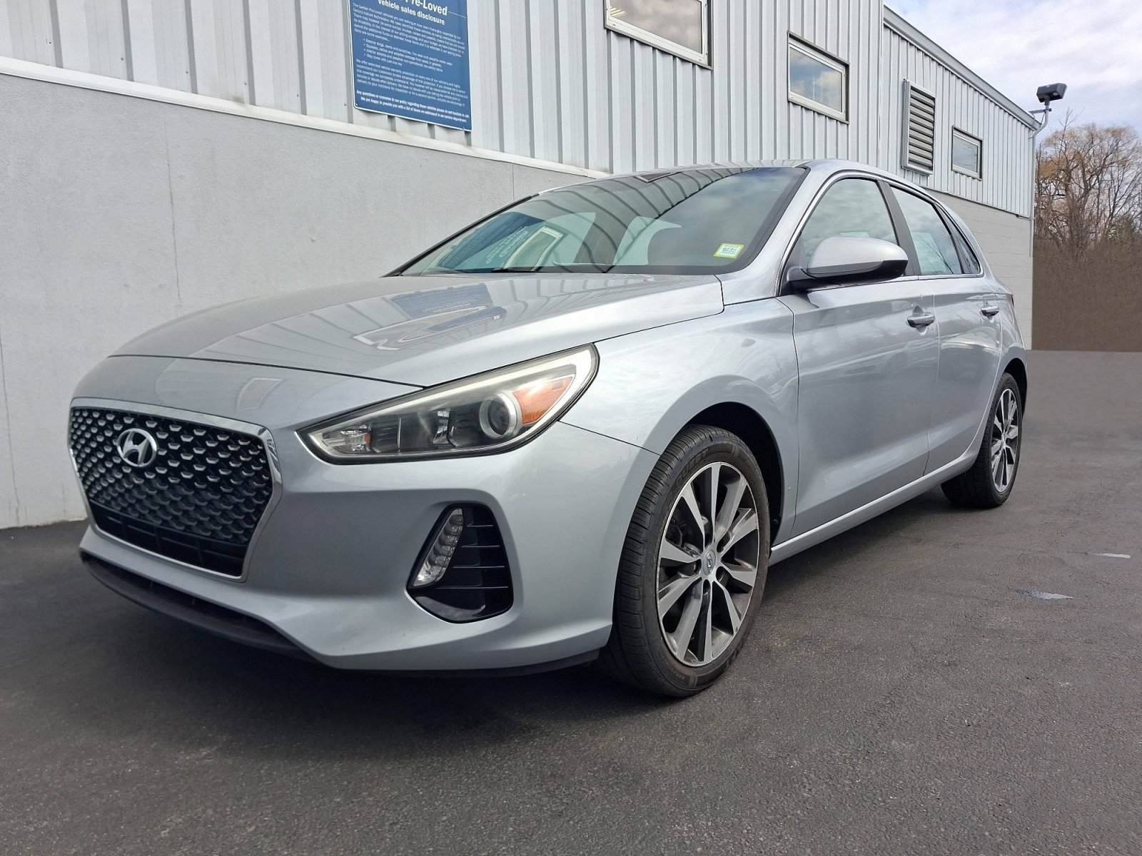 Used 2020 Hyundai Elantra GT FWD image 1