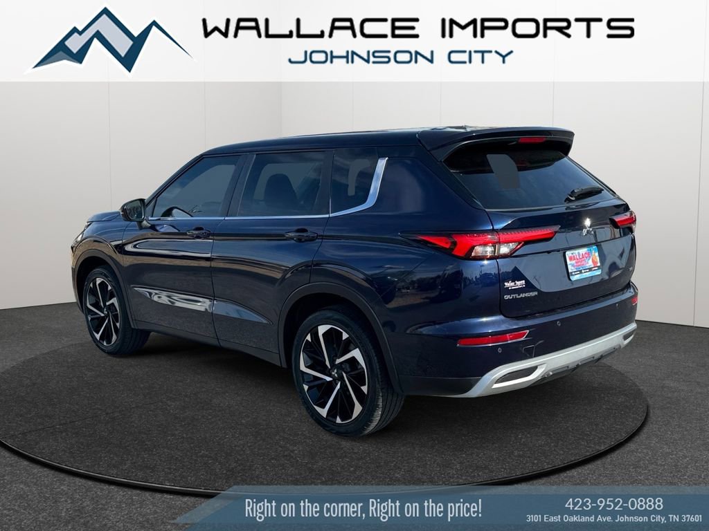 Used 2022 Mitsubishi Outlander SE image 3