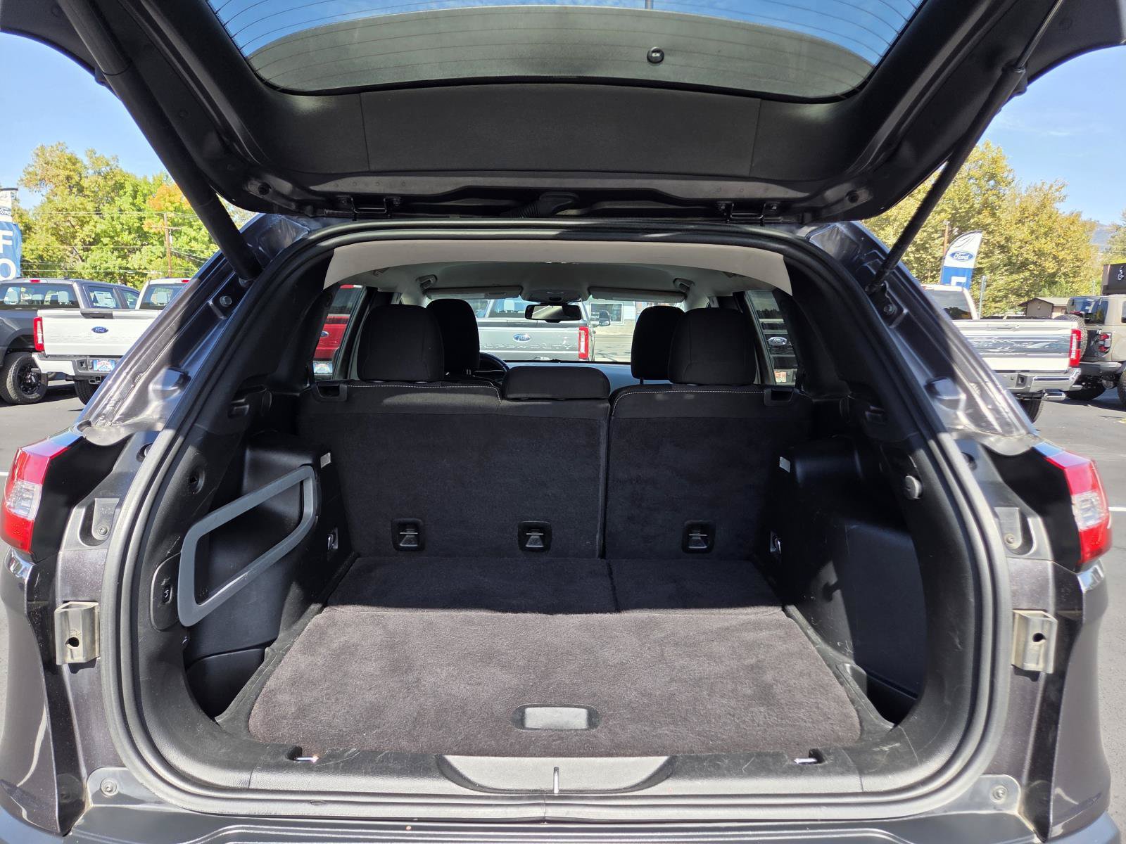 Used 2015 Jeep Cherokee Latitude w/ Comfort/Convenience Group AWD/4WD image 17