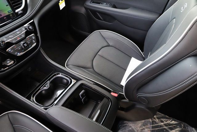 New 2026 Chrysler Pacifica Limited w/ S Appearance Package image 28