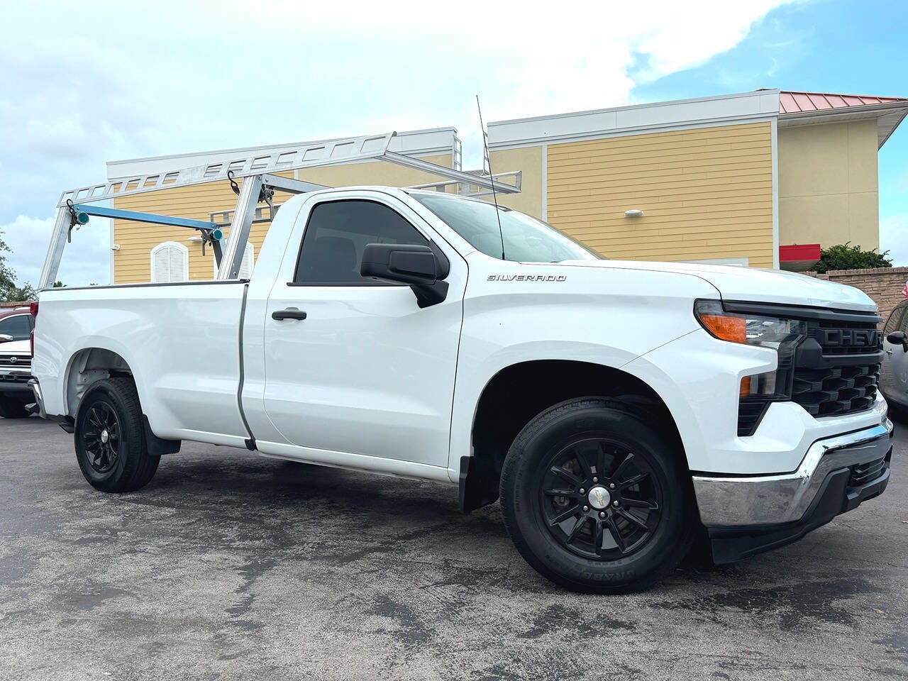 Used 2022 Chevrolet Silverado 1500 W/T RWD image 7